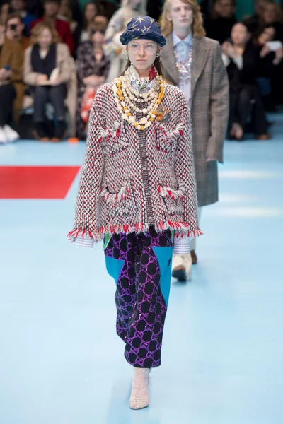 Look 48
